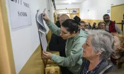 Türkiye'nin en kalabalık ilçesi Esenyurt'ta oy kullanma işlemi sürüyor