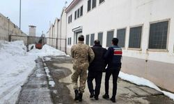 Ardahan'da cinayetten hükümlü firari, saklandığı ahırda yakalandı