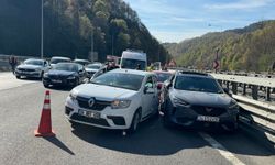 Anadolu Otoyolu'nun Bolu geçişinde zincirleme trafik kazası ulaşımı aksattı