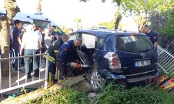 Manisa'da iki otomobil çarpıştı, 7 kişi yaralandı