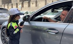 Kayseri'de çocuklar temsili polis olup trafikte denetim yaptı