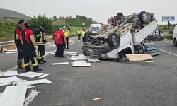 Mersin'de devrilen kamyonetin sürücüsü öldü