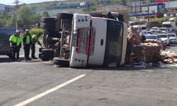 Kocaeli'de devrilen kamyonun sürücüsü yaralandı