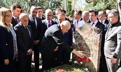MHP Lideri Devlet Bahçeli, Alparslan Türkeş’in kabrini ziyaret etti