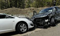 Isparta'da aynı noktadaki 2 ayrı trafik kazasında 10 kişi yaralandı