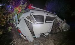 Afyonkarahisar'da otomobil şarampole devrildi: 1 ölü, 2 yaralı