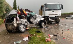 Adıyaman'da otomobil ile kamyon çarpıştı: 2 ölü