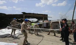 Depremin ardından evine giremeyen ve engelli çocukları bulunan kişinin çadırını komando kurdu
