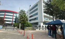 Depremde 72 kişinin öldüğü İsias Oteli'ne ilişkin davaya devam edildi