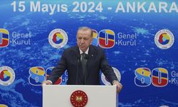 Cumhurbaşkanı Erdoğan, TOBB İkiz Kuleler'de düzenlenen TOBB Genel Kurulu'nda koşuyor