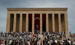 Anıtkabir 19 Mayıs'ta 220 bini aşkın ziyaretçiyi ağırladı