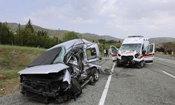 Elazığ'da ambulans ile hafif ticari araç çarpıştı: 6 yaralı