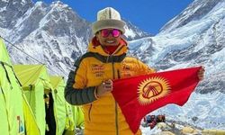 Everest'e tırmanan ilk Kırgız Guinness Rekorlar Kitabı'na girdi