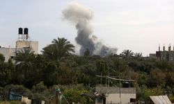 İsrail ordusunun Refah'ta sivillere ait evleri bombalaması sonucu çok sayıda Filistinli öldü
