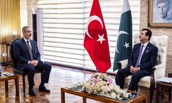 Bakan Fidan, Pakistan Senatosu Başkanı Gilani ile görüştü