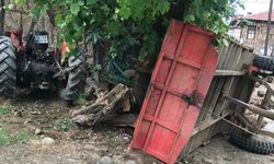 Bursa'da ağaca çarparak devrilen traktörün sürücüsü öldü