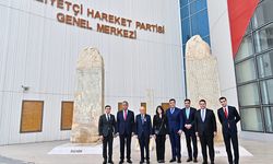 MHP Lideri Devlet Bahçeli'ye Anlamlı Ziyaret ve Onur Madalyası Takdim Edildi