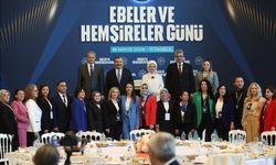 Emine Erdoğan, Başakşehir Çam ve Sakura Şehir Hastanesi'nde hemşire ve ebelerle bir araya geldi