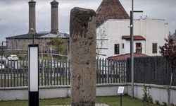 Ön Türklerden kalma 6 tonluk dikili taş Erzurum Müzesi'nde sergileniyor