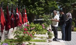 Şehit yakınları Kurban Bayramı ve Babalar Günü'nde, şehitlikleri ziyaret etti