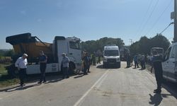 Kocaeli'de tır ile servis minibüsünün çarpıştığı kazada 12 kişi yaralandı