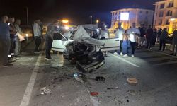 Konya'da otomobil römorka çarptı, 1 kişi öldü, 2 kişi yaralandı