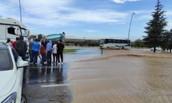 Niğde'de sağanak hayatı olumsuz etkiledi