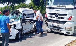 Mersin'de tırın çarptığı hafif ticari aracın sürücüsü öldü
