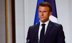 Emmanuel Macron, ağustos ortasına kadar yeni bir hükümet kurulmayacağını açıkladı