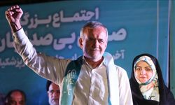 İran'da seçimi kazanan reformist Pezeşkiyan, ülkenin 9'uncu Cumhurbaşkanı oldu
