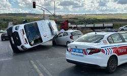 Arnavutköy'de ambulansın da karıştığı zincirleme kazada 4 kişi yaralandı