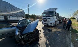 Konya'da otomobil ile tır çarpıştı, 2 kişi öldü