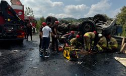 Düzce'de tırla otomobilin çarpıştığı kazada 2 kişi yaşamını yitirdi, 2 kişi yaralandı