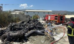 Hatay'da şantiyedeki inşaat malzemelerinde çıkan yangın söndürüldü