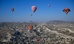 18 ülkenin figürlü sıcak hava balonları Kapadokya semalarında uçtu