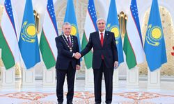 Özbekistan Cumhurbaşkanı Mirziyoyev'e Kazak devlet nişanı!