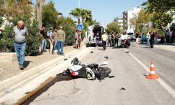 Mersin'de refüje çarpan motosikletteki 1 kişi hayatını kaybetti, 1 kişi yaralandı