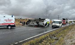 Nevşehir'de turistleri taşıyan minibüs devrildi, 18 kişi yaralandı