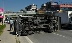 Üsküdar'da kamyonetin devrilmesi sonucu sürücü yaralandı