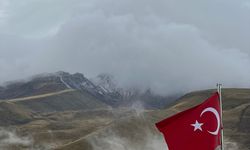 Erciyes'te kar yağışı ve sis etkili oldu