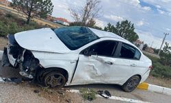 Konya'da otomobilin devrilmesi sonucu 3 kişi yaralandı