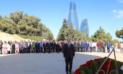 Bakü'nün kurtuluşunun 106. yıl dönümü dolayısıyla Türk Şehitliği'nde tören düzenlendi