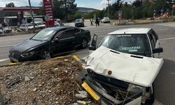 Isparta'da iki otomobilin çarpıştığı kazada 2 kişi yaralandı