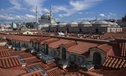 Turistler İstanbul'u Kapalıçarşı'nın yenilenen çatısından görüyor