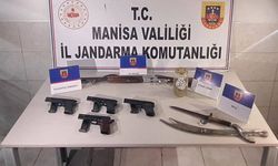 Akhisar'da Jandarma operasyonunda ruhsatsız silah ve uyuşturucu ele geçirildi