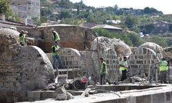 Bitlis'teki tarihi han, hamam ve caminin restorasyonu sürüyor