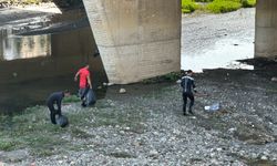 Samsun'da ırmakta ceset ihbarına giden ekipler temizlik yaptı