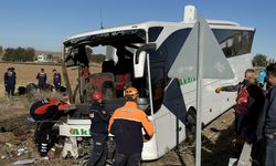 Aksaray'da tur otobüsünün devrilmesi sonucu 6 kişi öldü, 25 kişi yaralandı