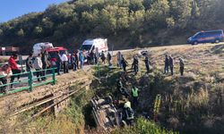 Konya'da köprüden düşen otomobildeki 3 kişi yaralandı