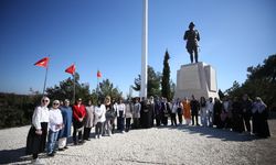 Çanakkale'nin Batmanlı misafirleri Tarihi Gelibolu Yarımadası'ndaki şehitlik ve anıtları gezdi